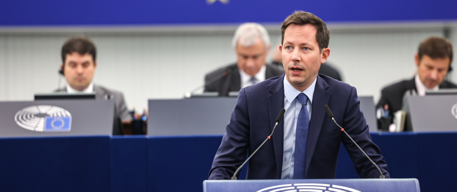 Photo de François-Xavier Bellamy à la tribune du Parlement européen